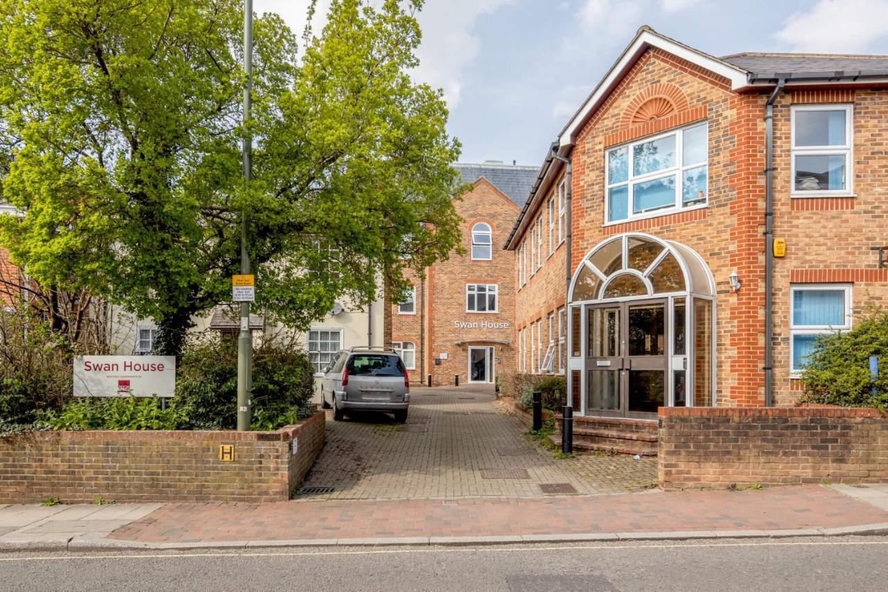 Roomspace Serviced Apartments - Swan House Leatherhead Exterior foto